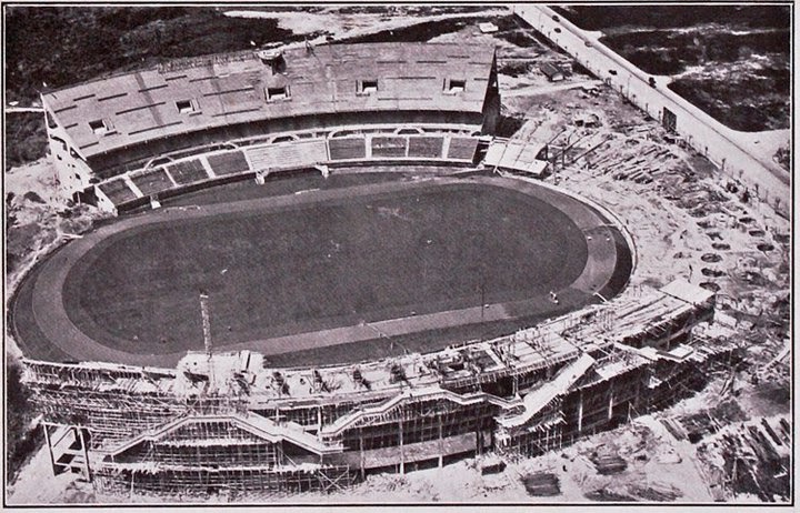 File:Antigua tribuna del estadio de Ferro Carril Oeste.jpg