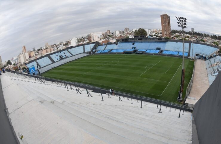 Estadio Gigante de Alberdi / Julio Cesar Villagra