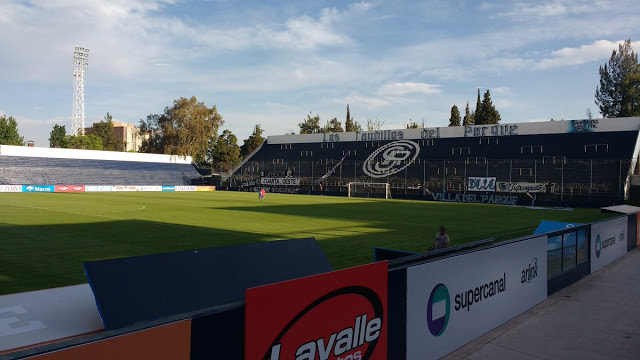 cancha Independiente Rivadavia tribuna